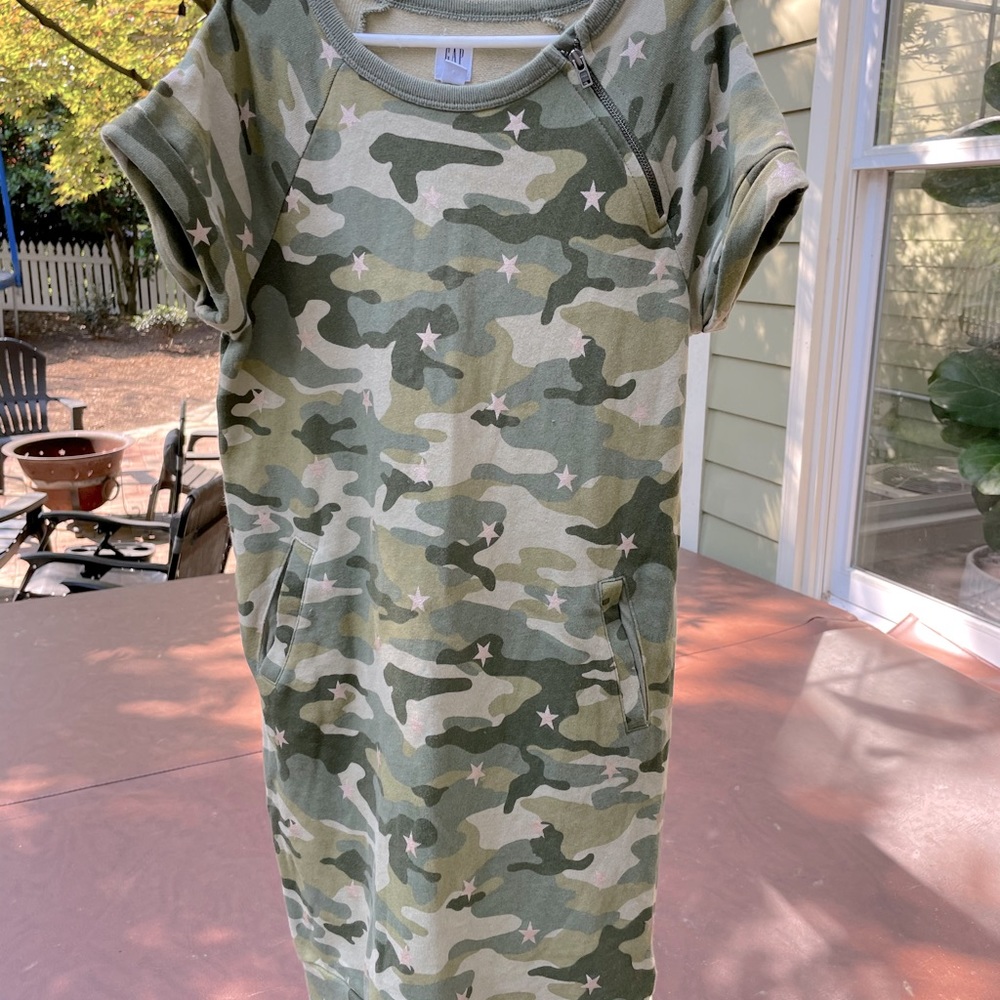 GAP kids girls camo sweatshirt dress with pockets